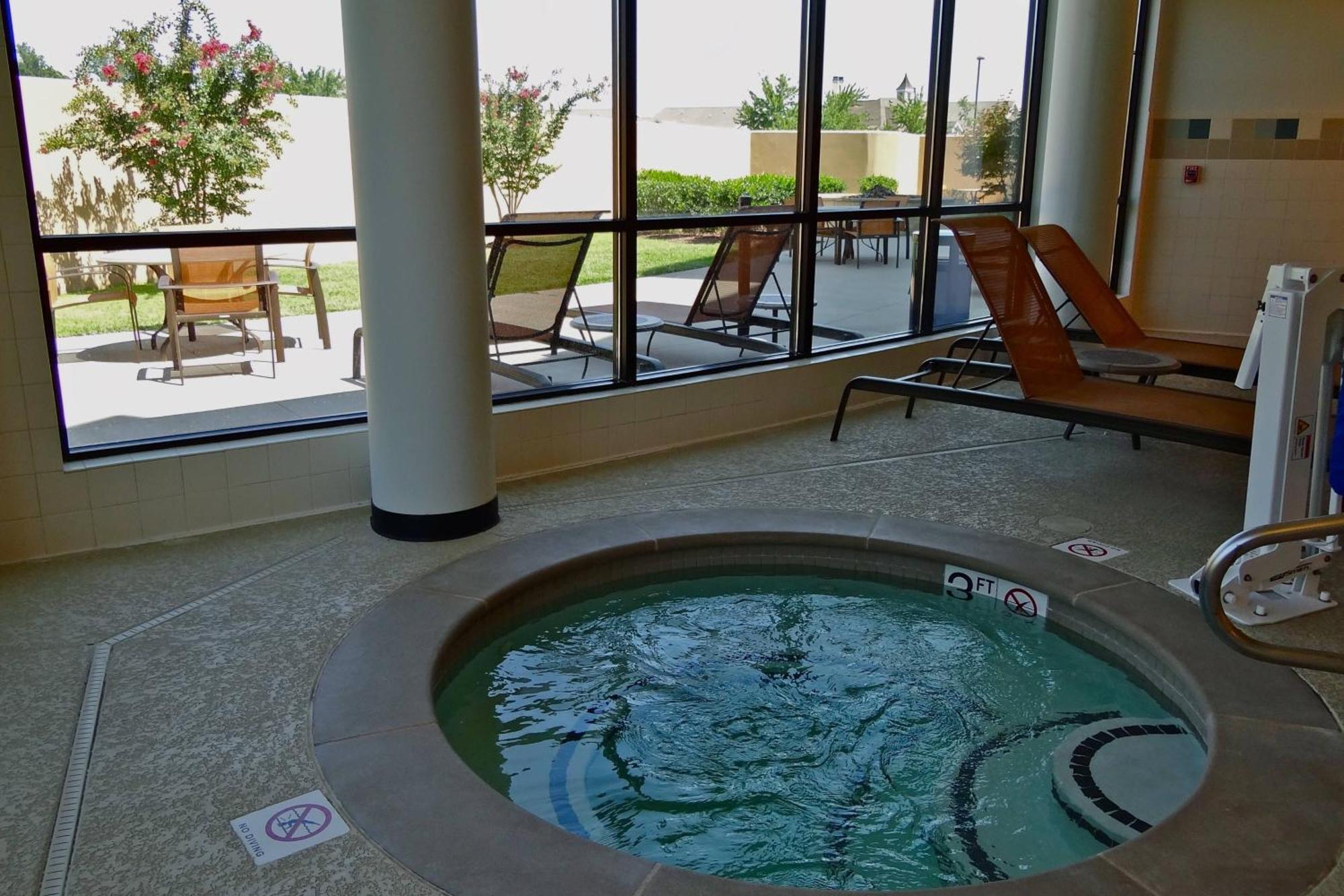 Courtyard By Marriott קלארקסוויל מראה חיצוני תמונה