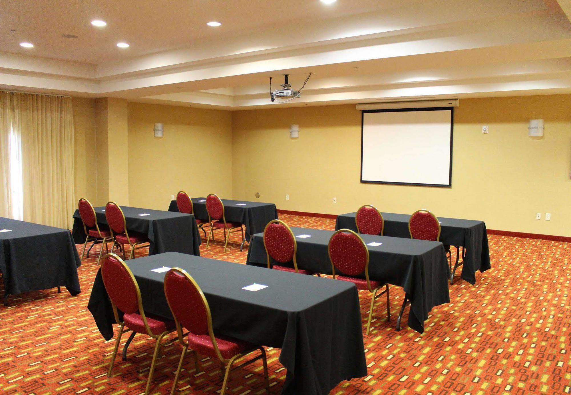 Courtyard By Marriott קלארקסוויל מראה חיצוני תמונה